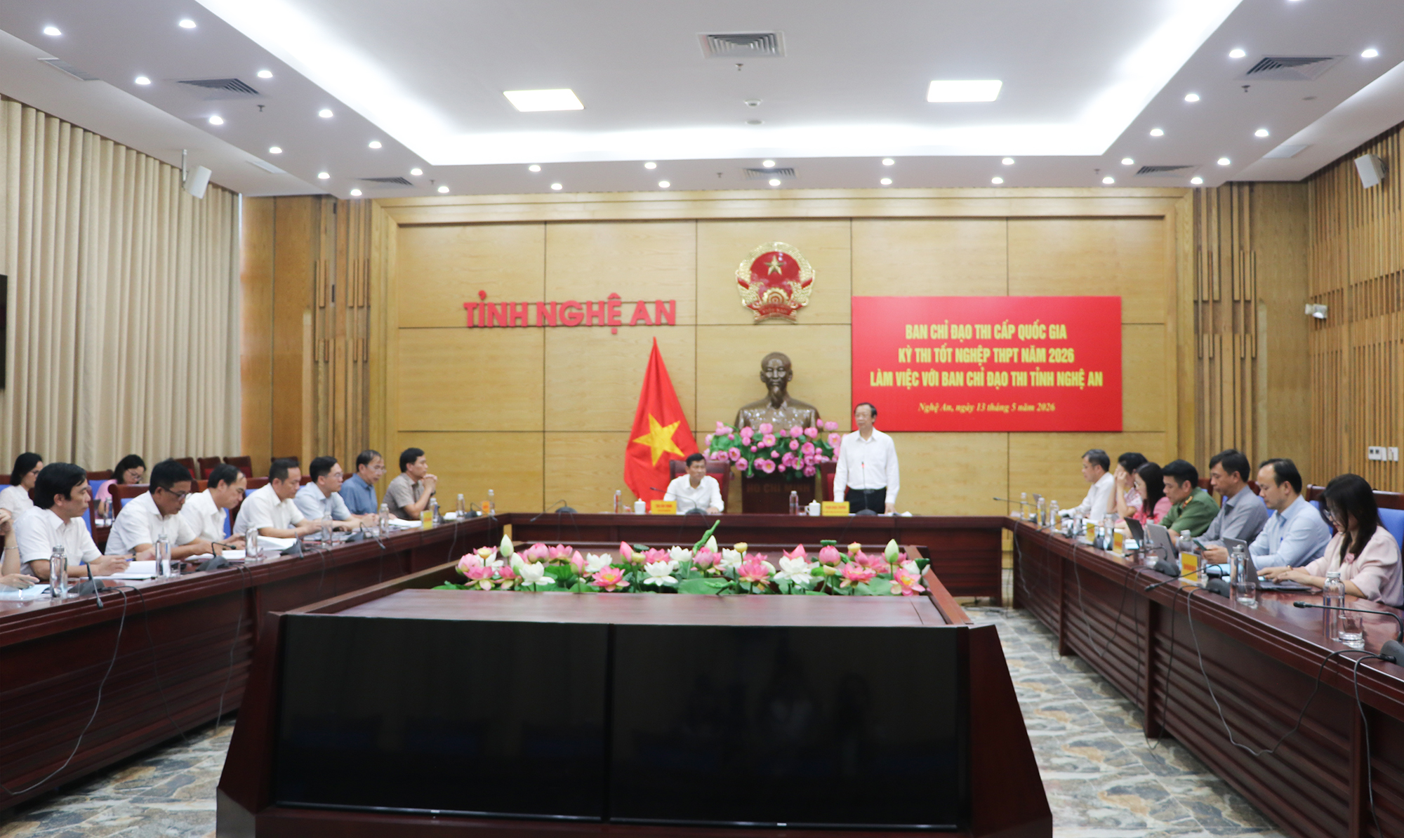 Anh-tin-bai